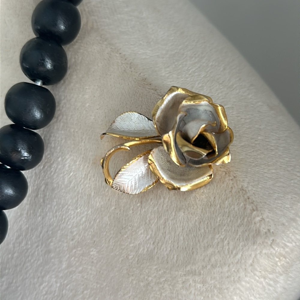 Cerrito Vintage Gold And Pearlescent White Colored Rose Brooch